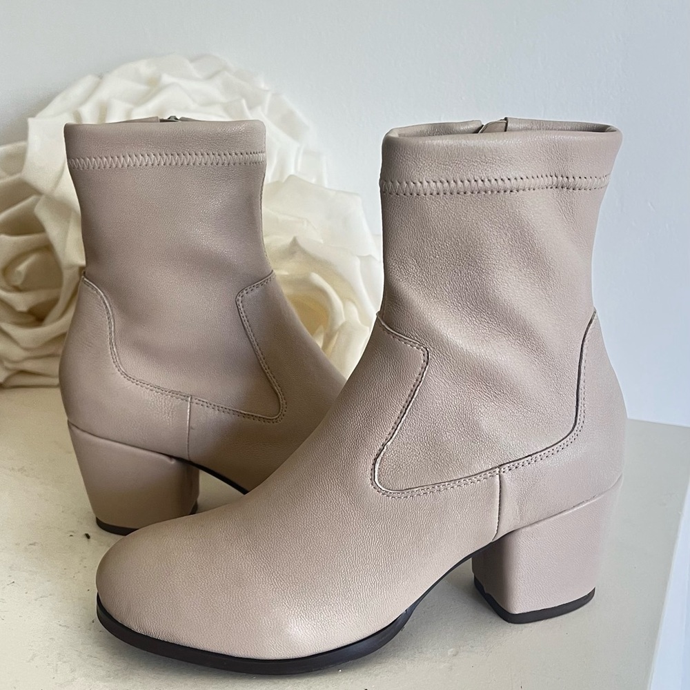 Brand new tan boot